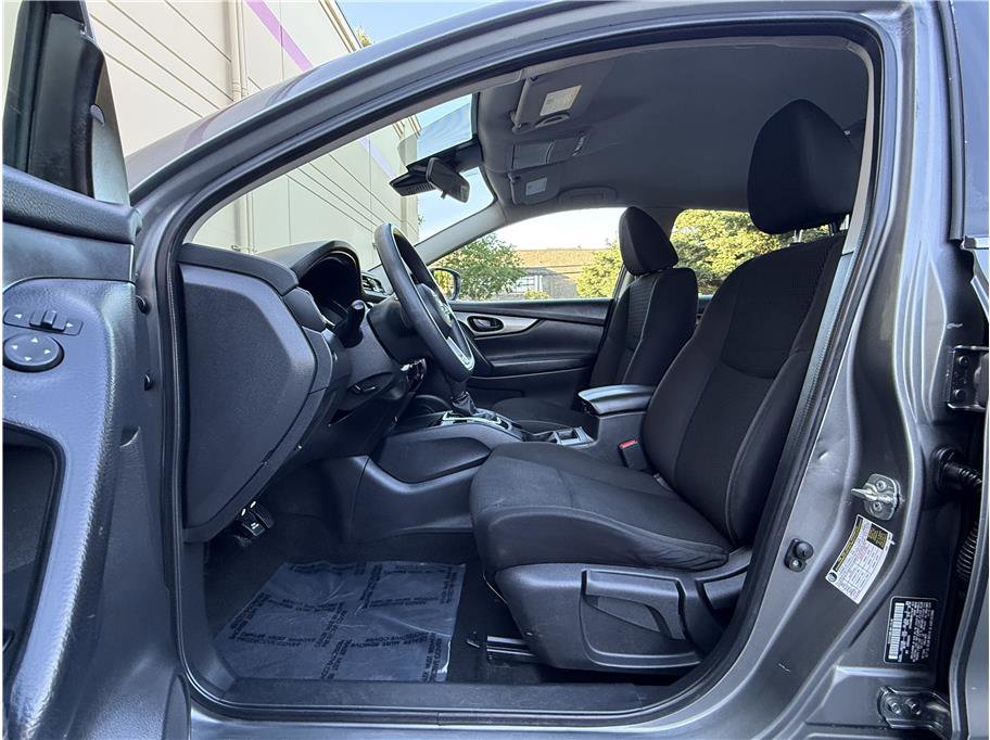 Used 2021 Nissan Rogue Sport S image 48