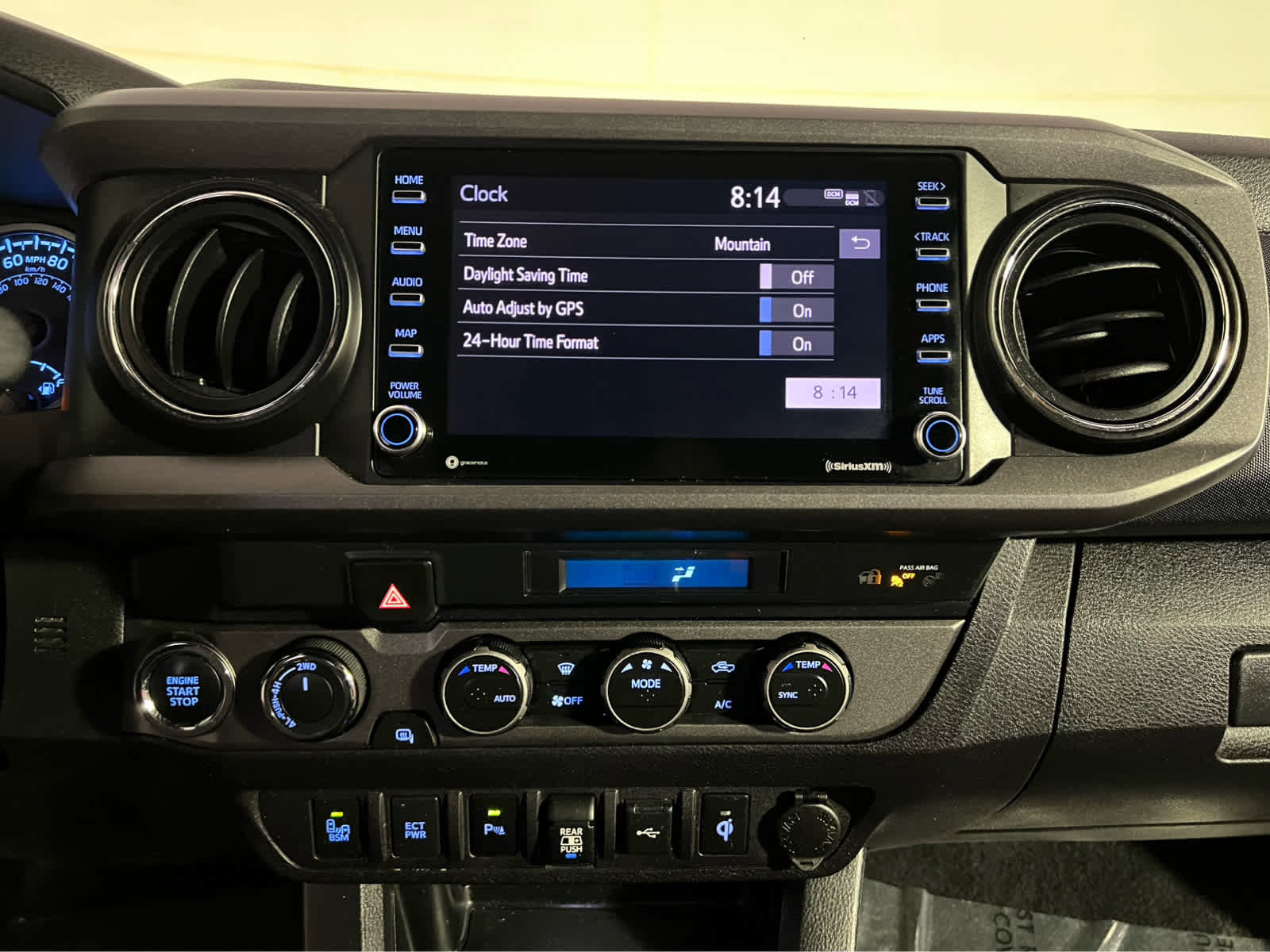 Used 2021 Toyota Tacoma TRD Off-Road w/ Technology Package image 10