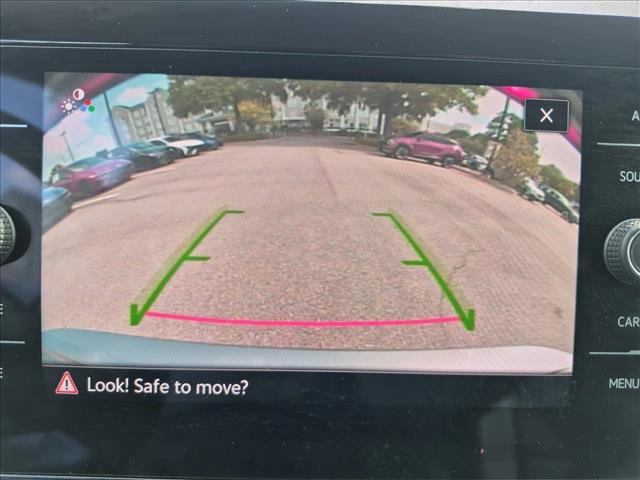 Used 2025 Volkswagen Jetta SE FWD image 13