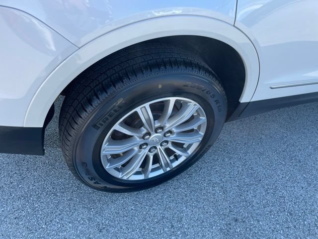 Used 2017 Cadillac XT5 Luxury w/ Driver Awareness Package AWD/4WD image 16
