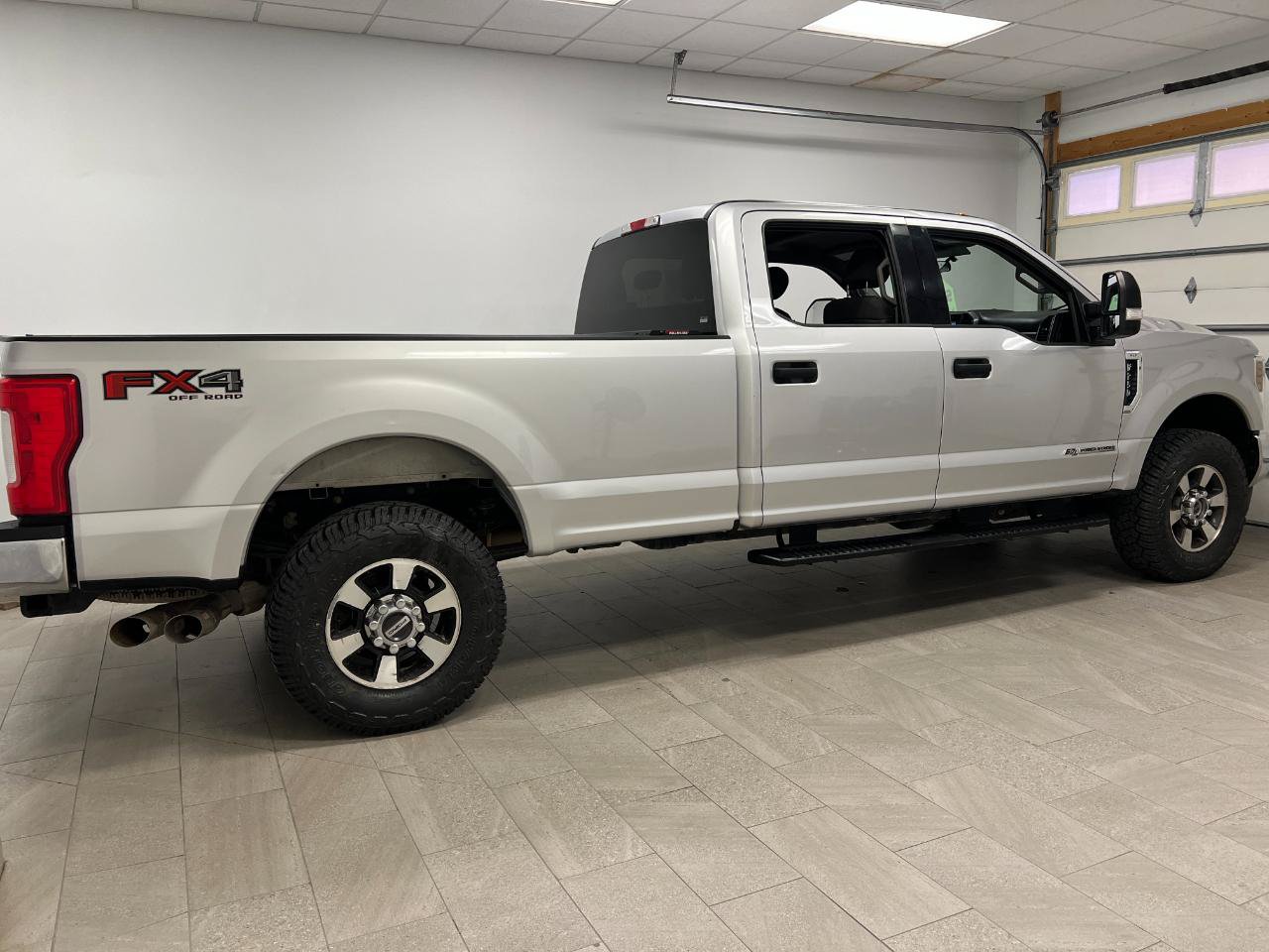 Used 2019 Ford F250 XLT w/ XLT Value Package AWD/4WD image 3