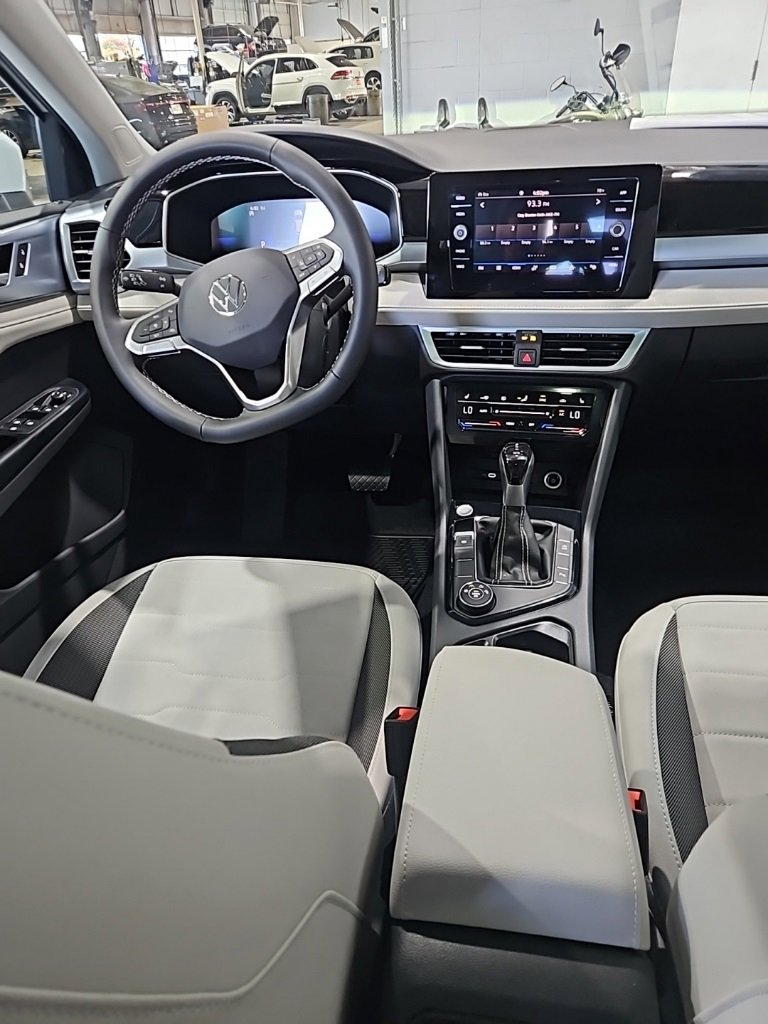 New 2026 Volkswagen Taos SE image 24