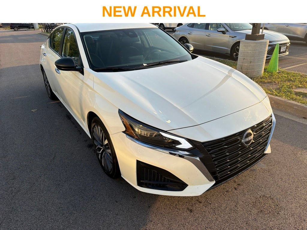 Used 2025 Nissan Altima 2.5 SV FWD image 1