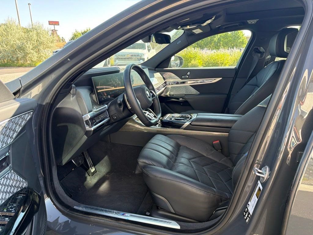 Used 2025 BMW 760i xDrive w/ Executive Package AWD/4WD image 10