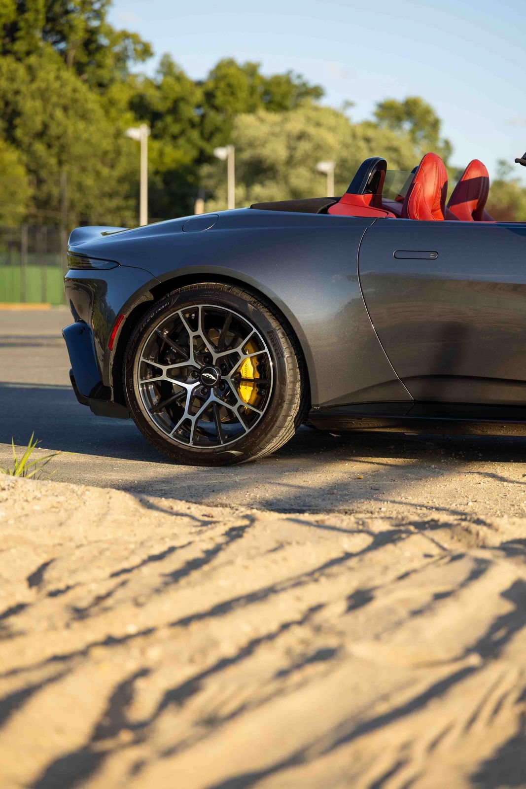Used 2023 Aston Martin V8 Vantage Roadster RWD image 35