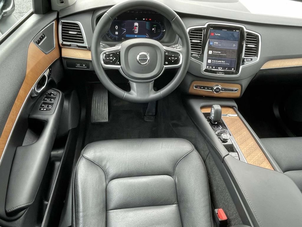 Used 2023 Volvo XC90 T8 Plus image 14