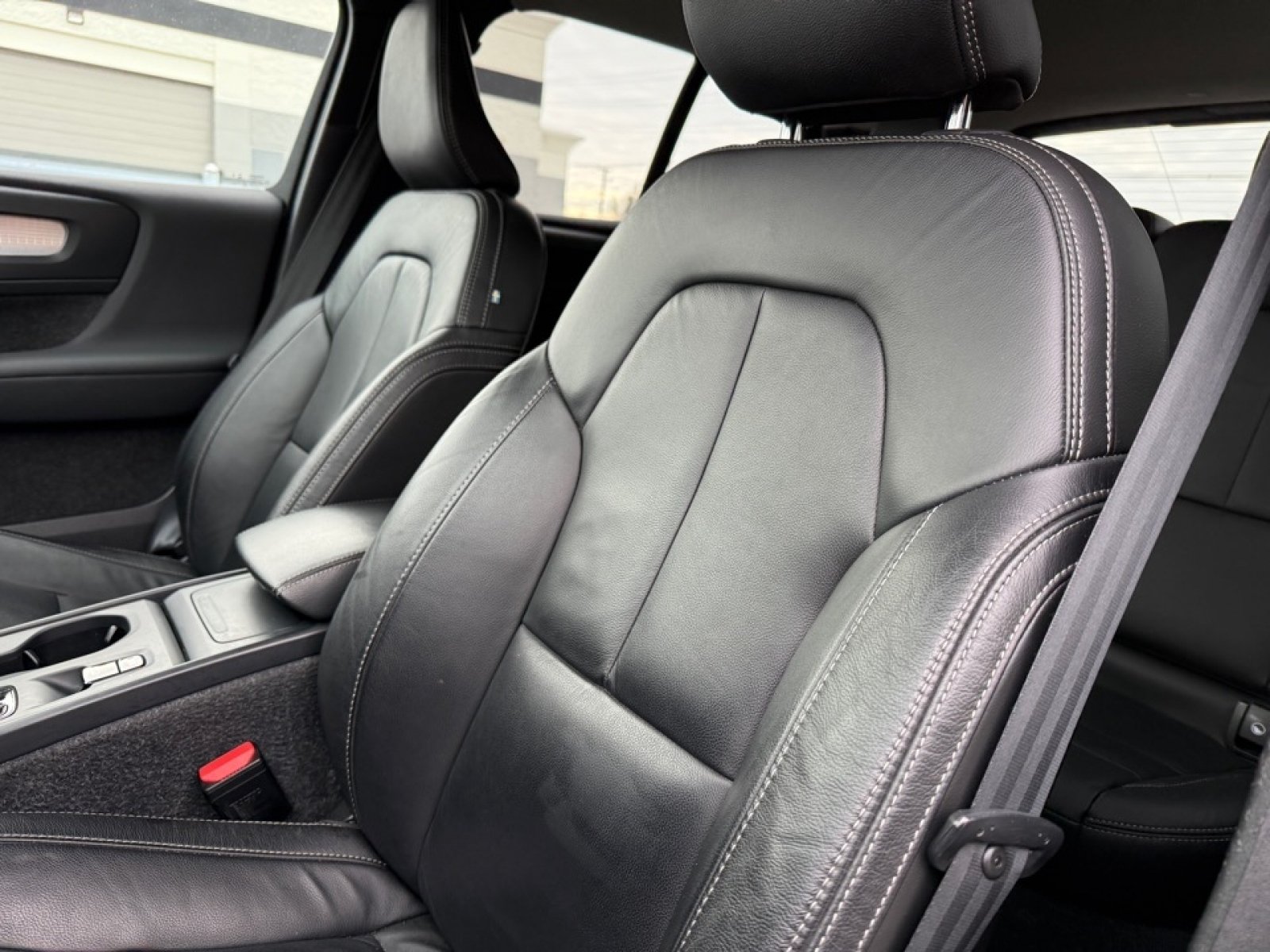 Used 2022 Volvo XC40 T5 Momentum AWD/4WD image 15