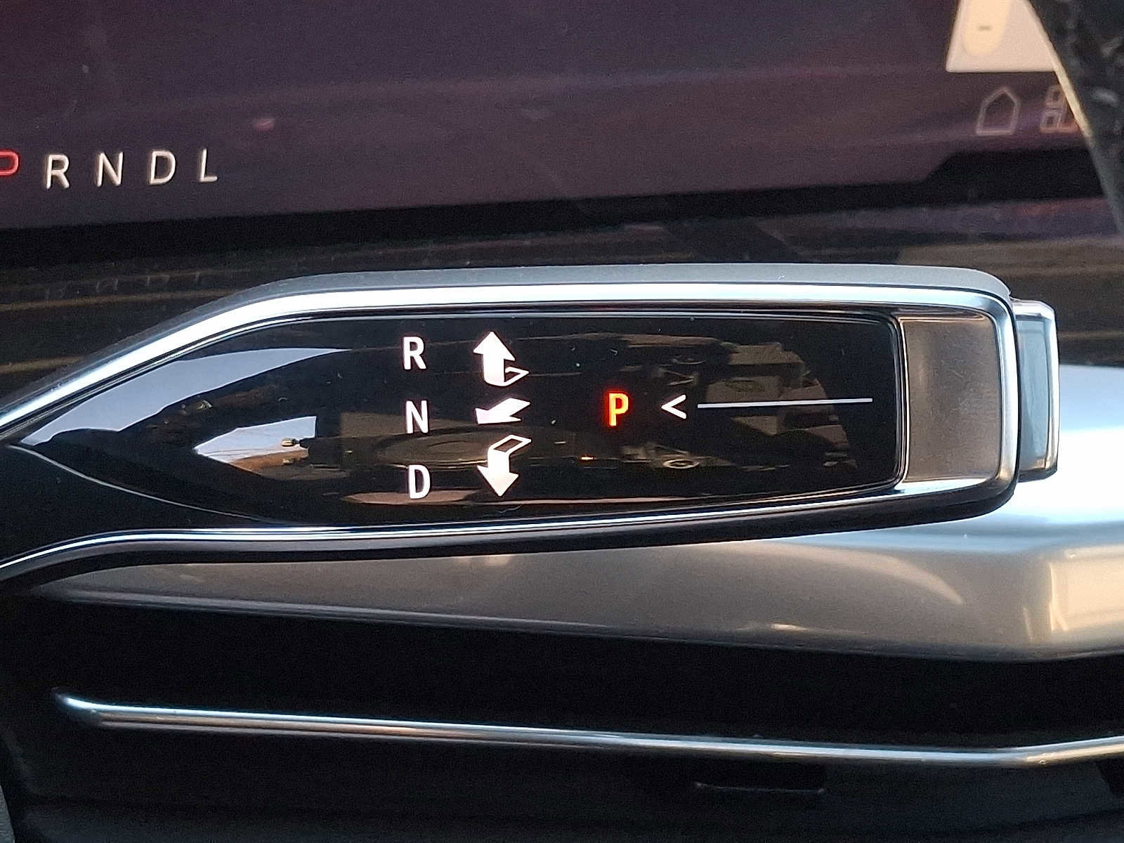 Certified 2025 Cadillac Escalade ESV Premium Luxury image 17