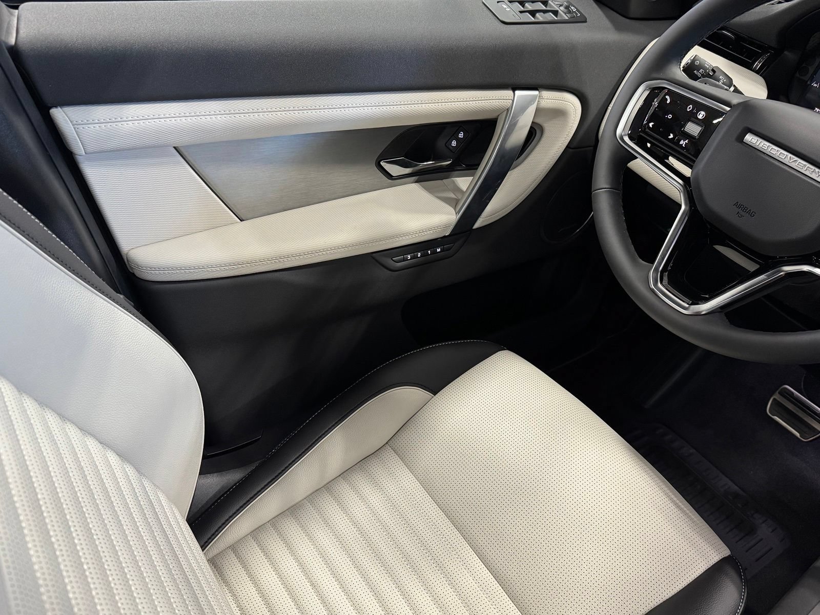 New 2026 Land Rover Discovery Sport Landmark AWD/4WD image 39