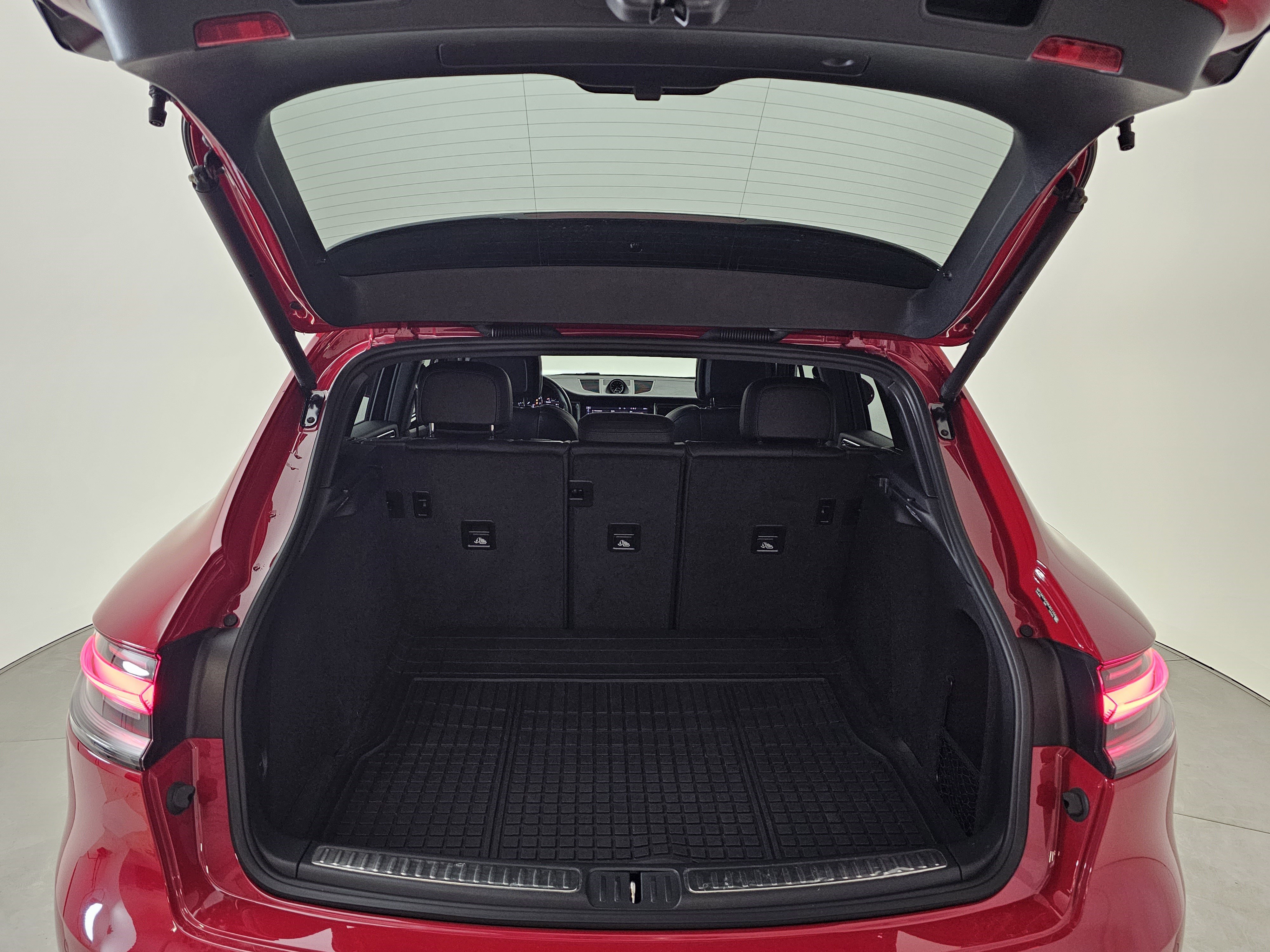 Used 2022 Porsche Macan image 22