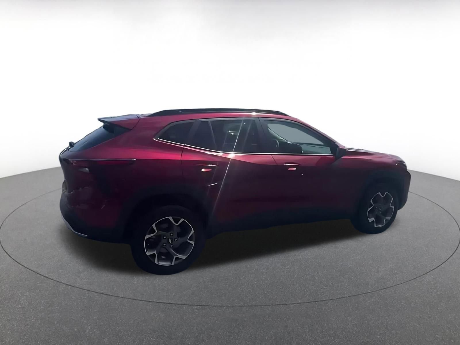 Used 2025 Chevrolet Trax LT FWD image 14