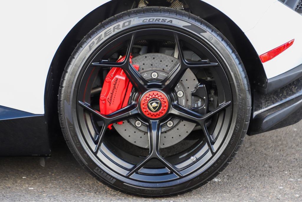 Used 2018 Lamborghini Huracan Performante AWD/4WD image 44