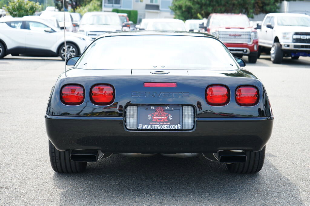 Used 1995 Chevrolet Corvette Coupe image 4