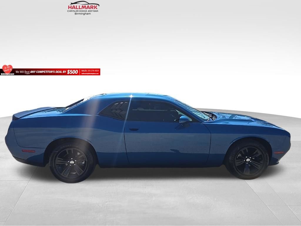 Used 2023 Dodge Challenger SXT image 2