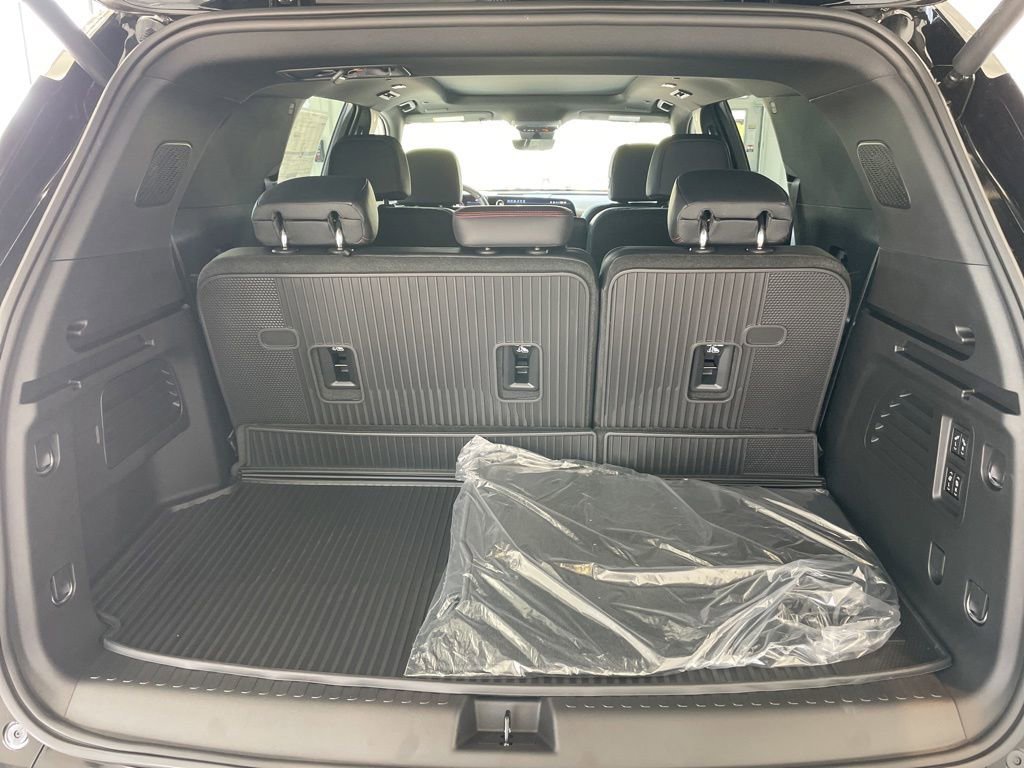 New 2026 Chevrolet Traverse RS w/ LPO, Floor Liner Package AWD/4WD image 21