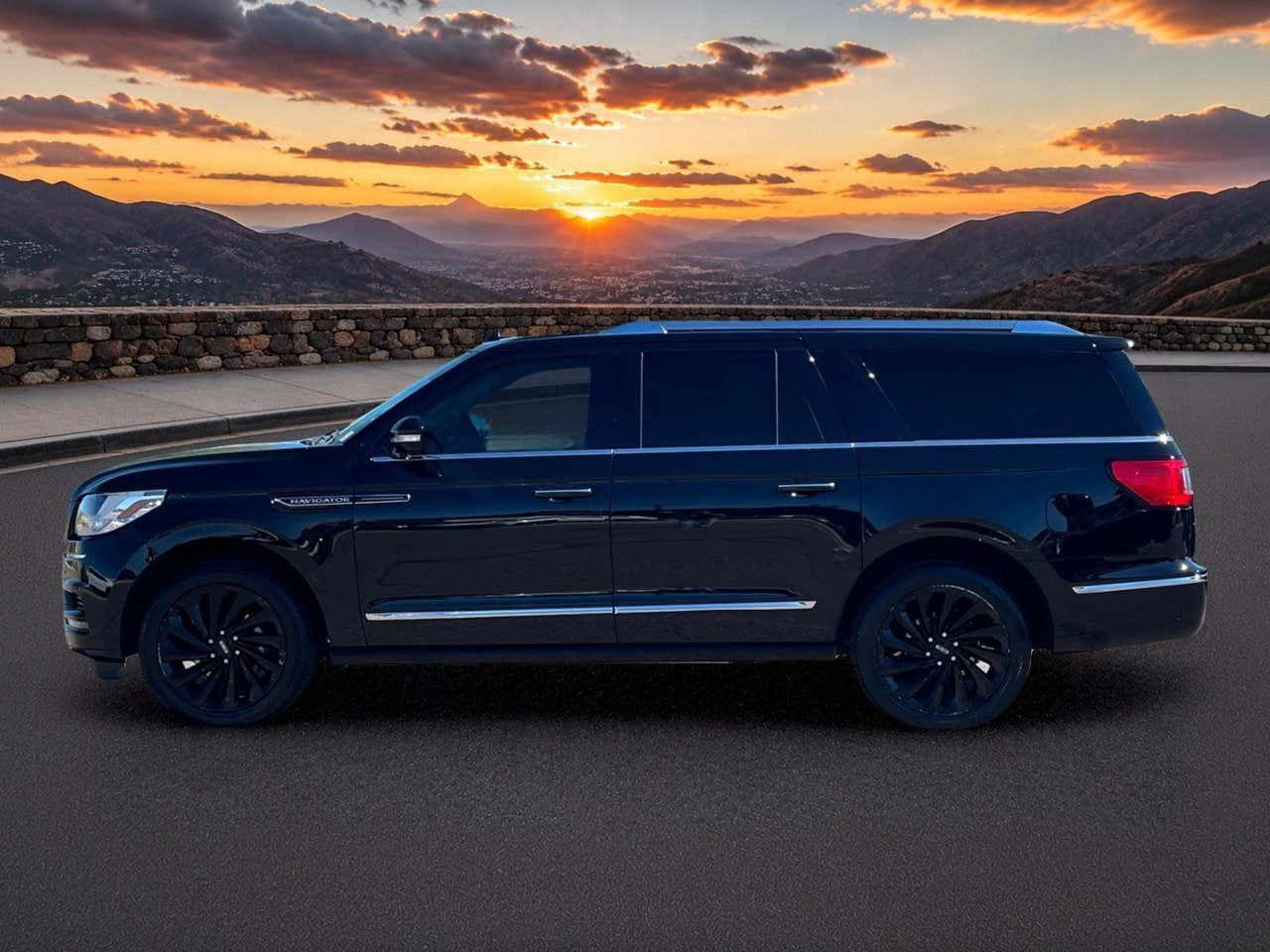 Used 2021 Lincoln Navigator L Reserve AWD/4WD image 3
