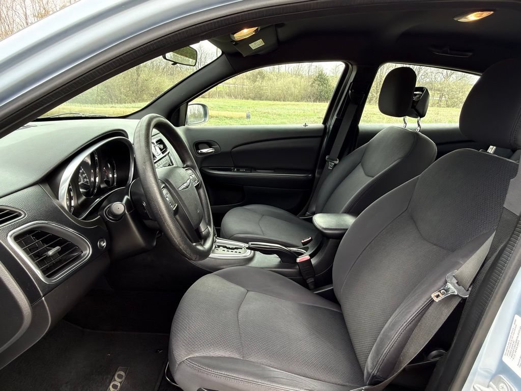 Used 2014 Chrysler 200 LX FWD image 14