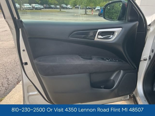 Used 2014 Nissan Pathfinder SV AWD/4WD image 14