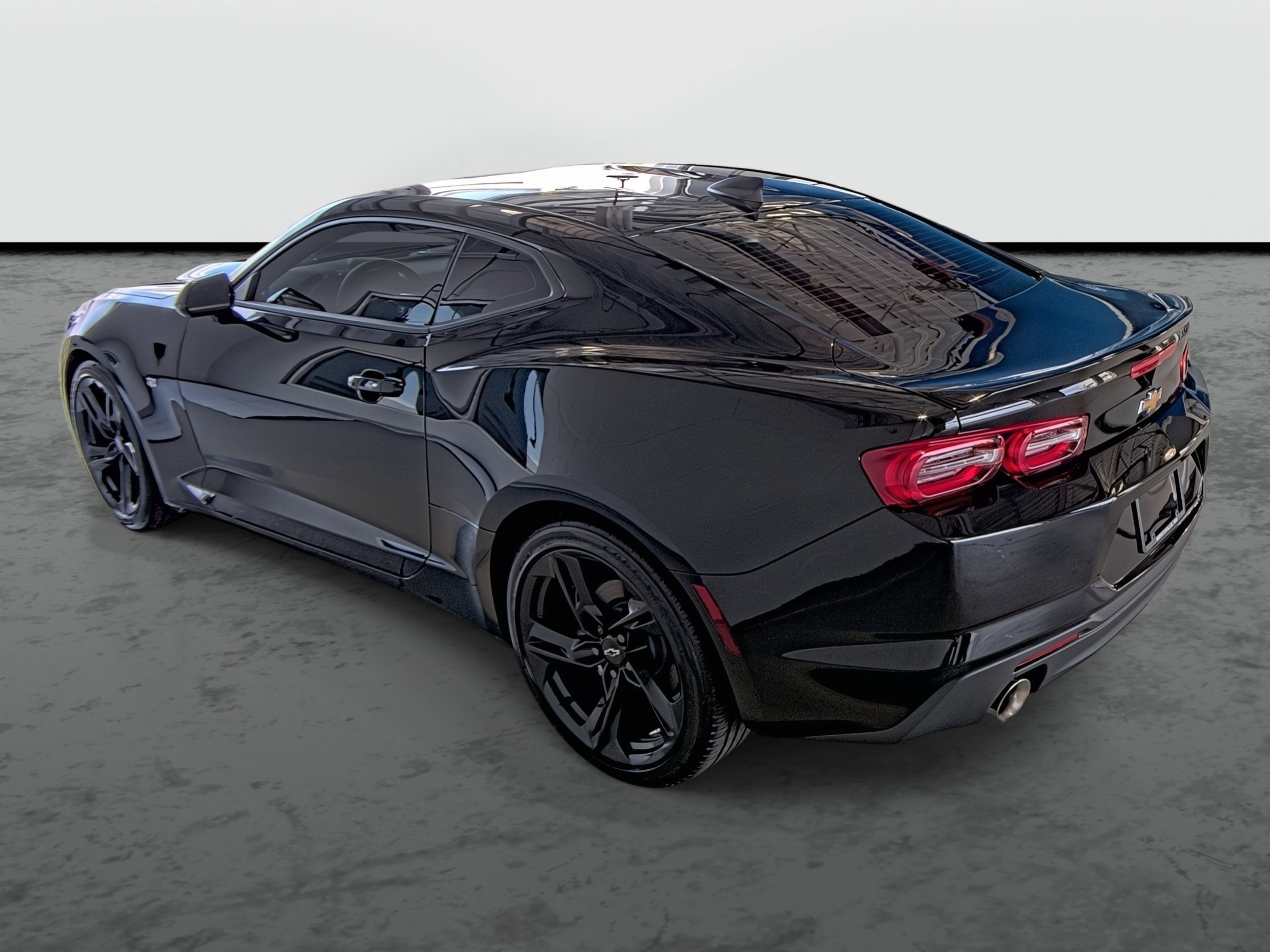 Used 2024 Chevrolet Camaro LT w/ Technology Package image 11