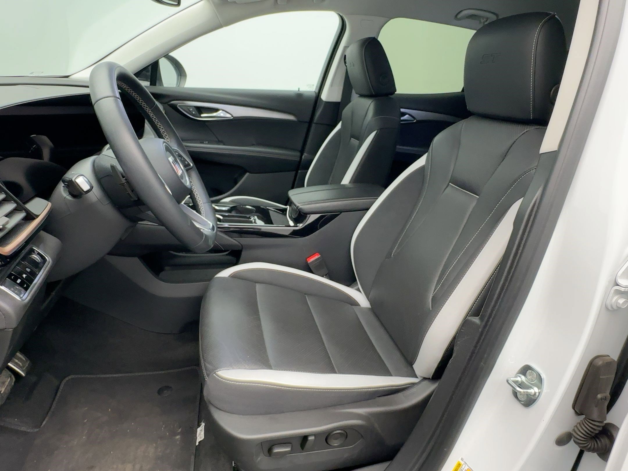 Certified 2025 Buick Envision Sport Touring image 5