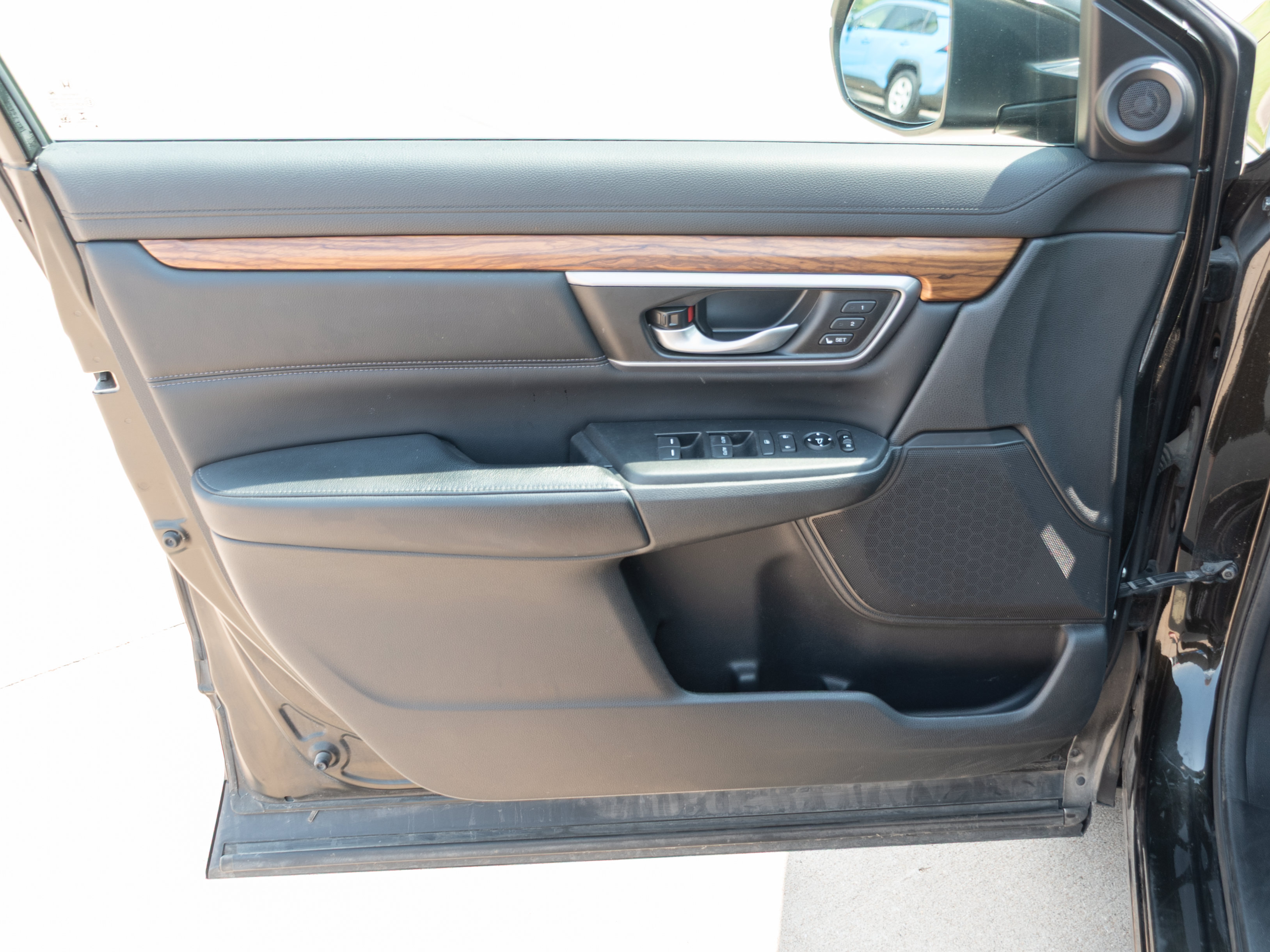 Used 2017 Honda CR-V EX-L image 9