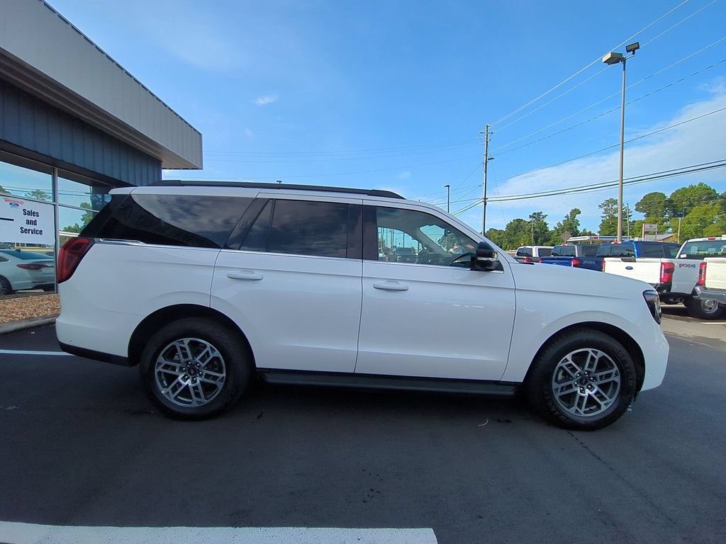 Certified 2025 Ford Expedition Active AWD/4WD image 4