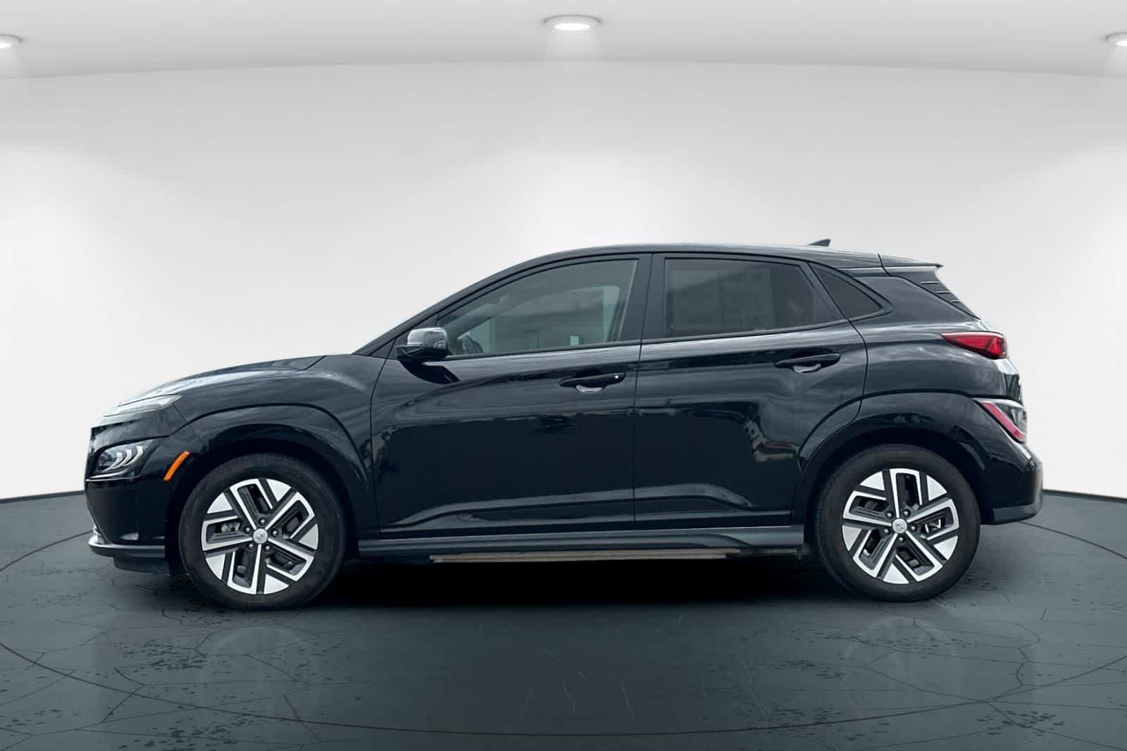 Used 2023 Hyundai Kona Limited w/ Cargo Package FWD image 9