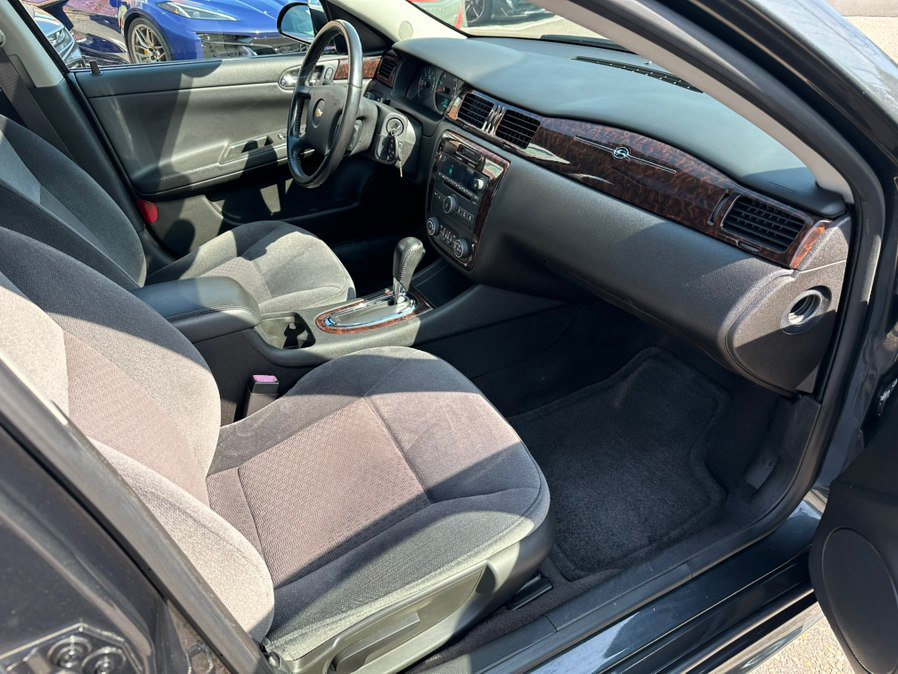 Used 2014 Chevrolet Impala LT w/ LT Sunroof Package FWD image 13