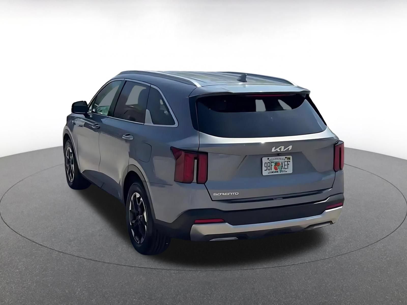 Used 2024 Kia Sorento S FWD image 11