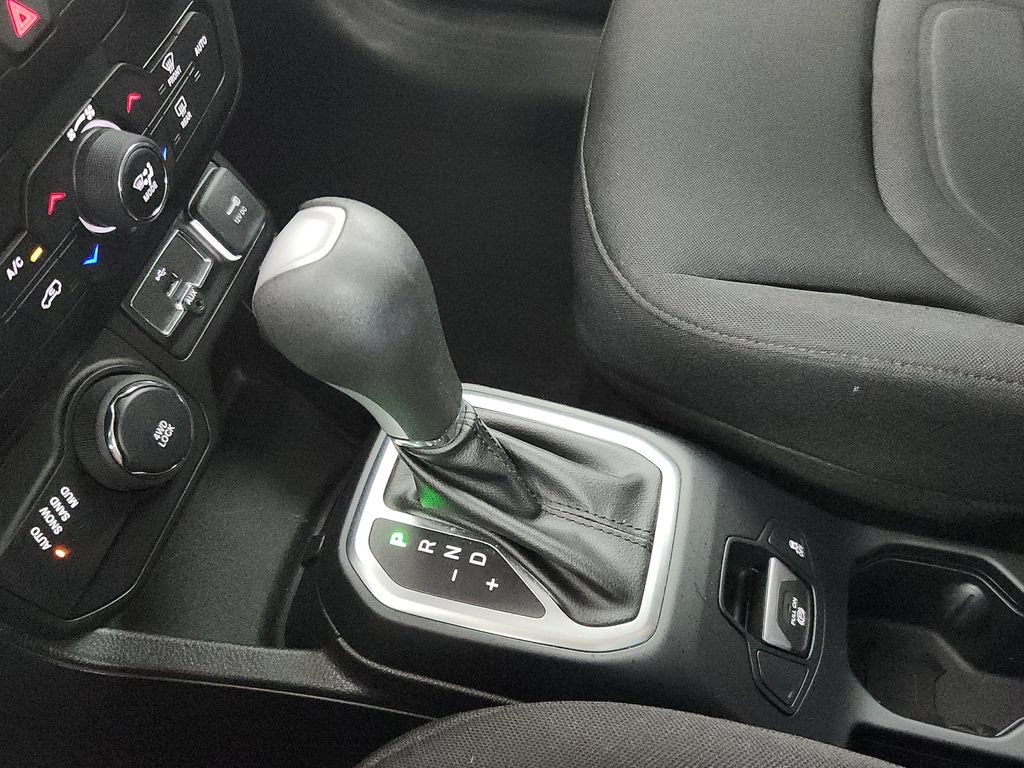 Used 2020 Jeep Renegade Latitude w/ Popular Equipment Group AWD/4WD image 30