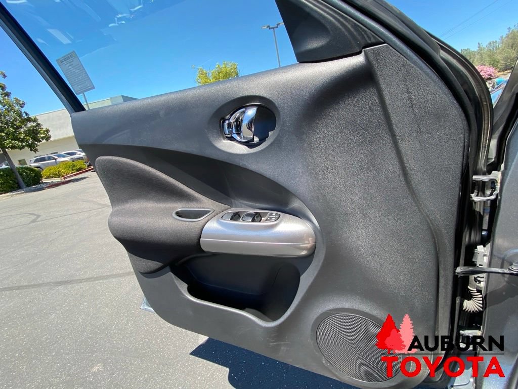 Used 2011 Nissan Juke SV FWD image 32