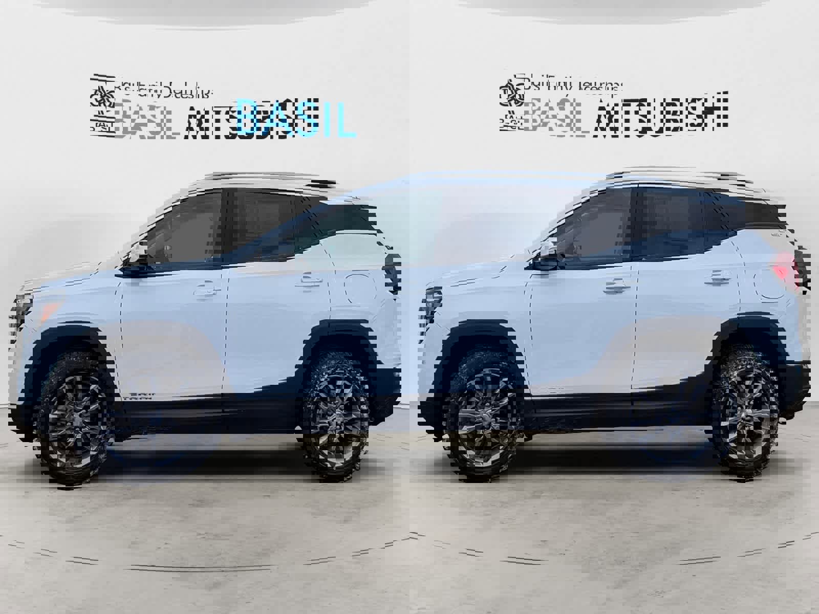 Used 2023 GMC Terrain SLT image 2