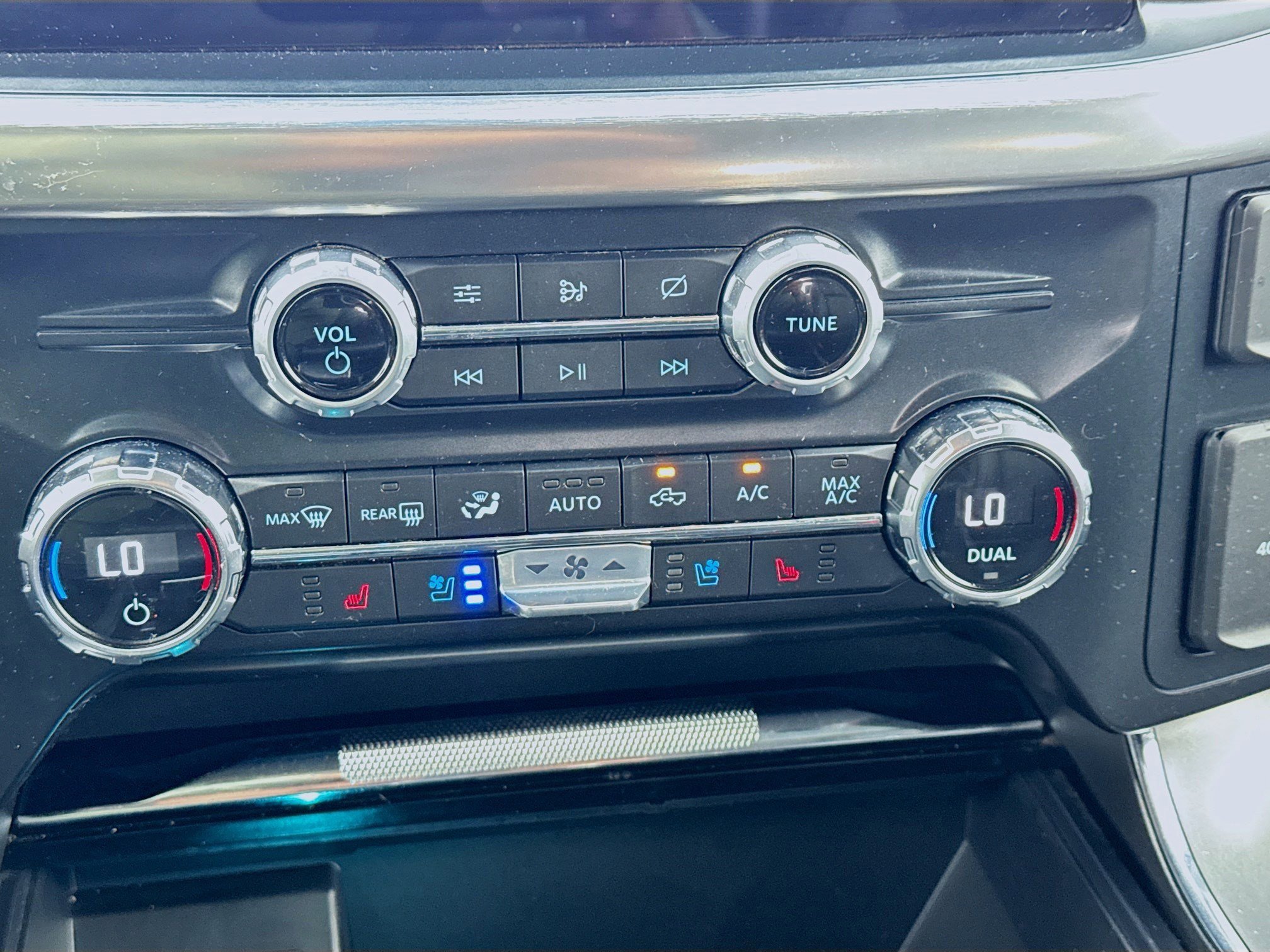 Used 2021 Ford F150 Lariat w/ Equipment Group 501A Mid image 12