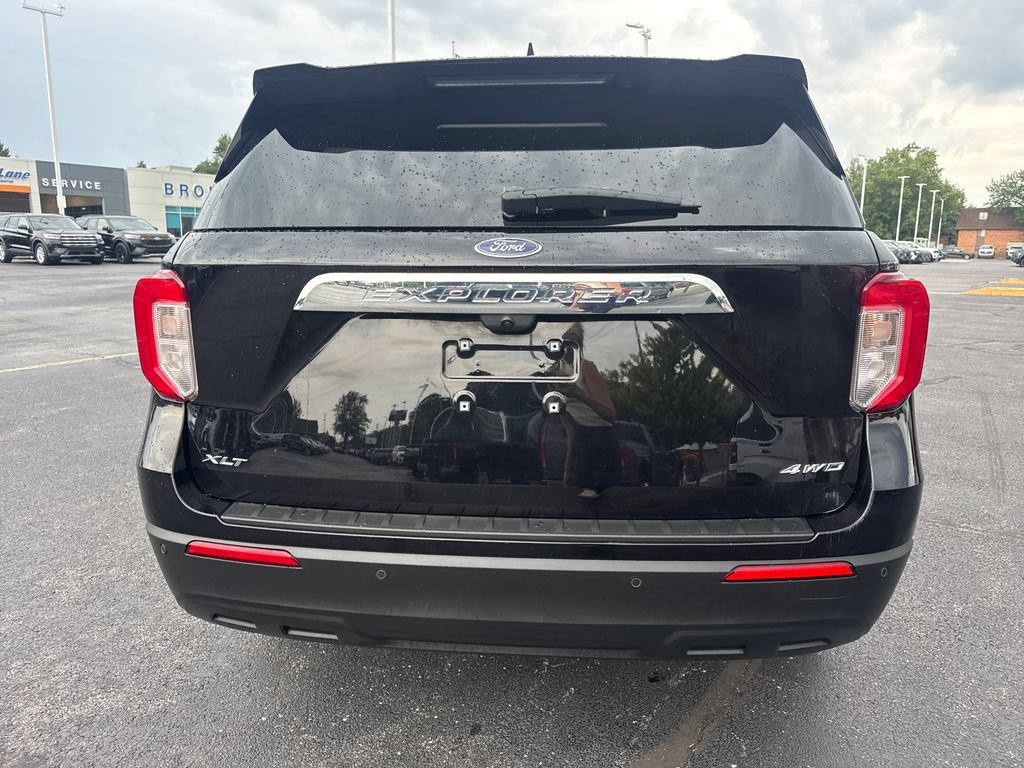Used 2024 Ford Explorer XLT AWD/4WD image 8
