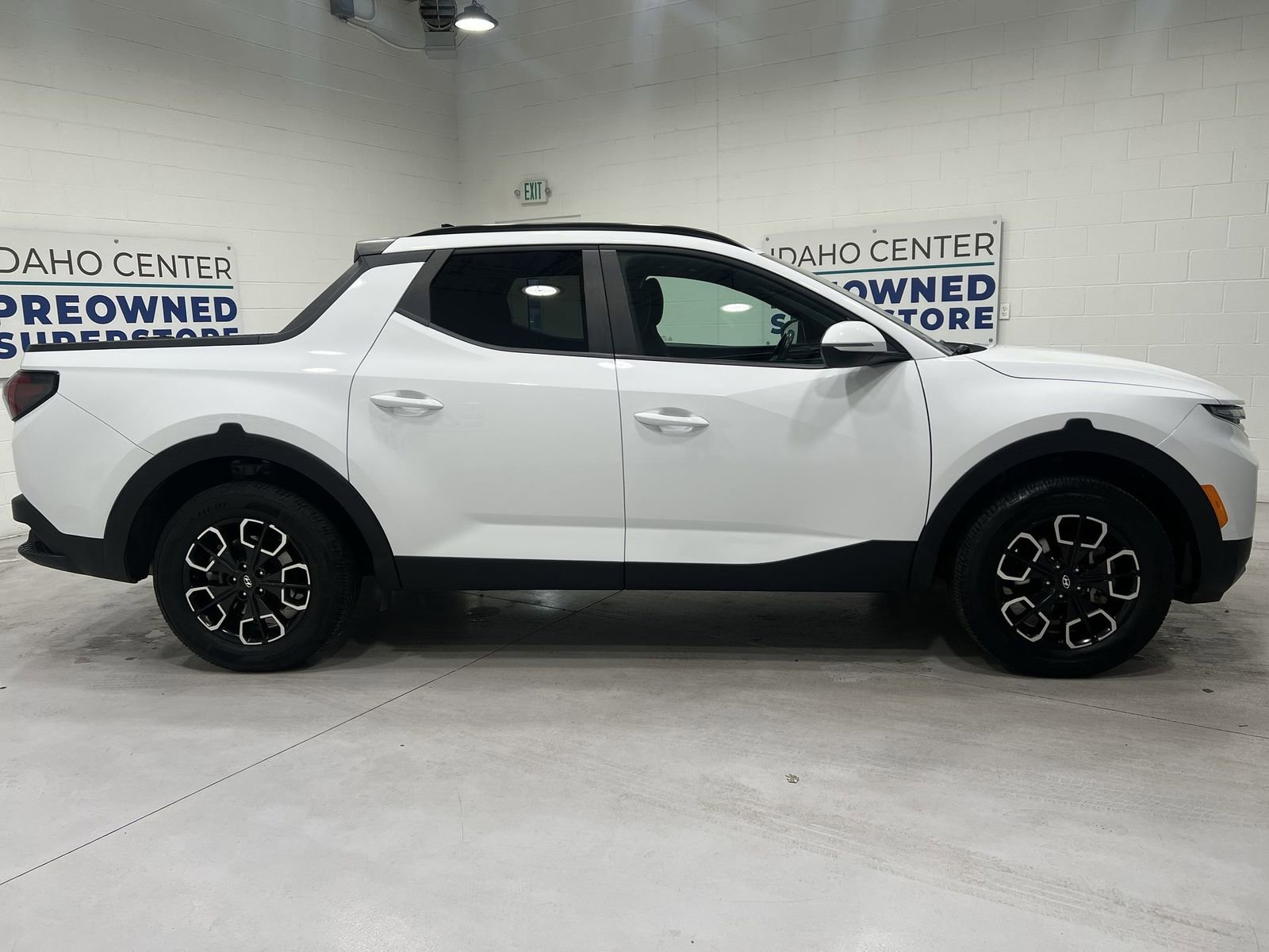 Used 2022 Hyundai Santa Cruz SEL Premium image 9