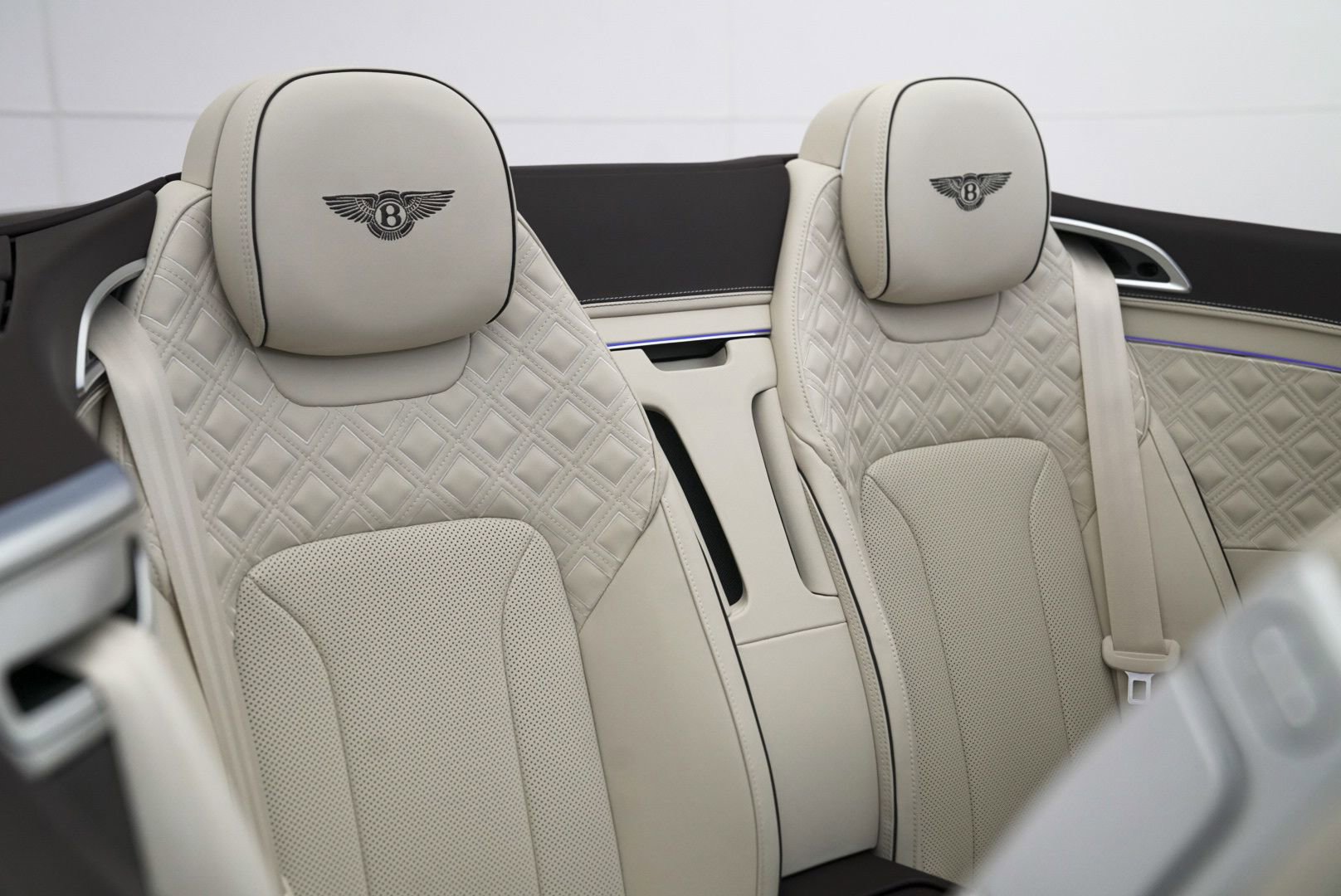 Used 2023 Bentley Continental GT Azure image 40