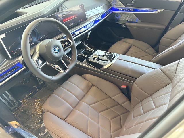 New 2026 BMW i7 M70 w/ Executive Package AWD/4WD image 16