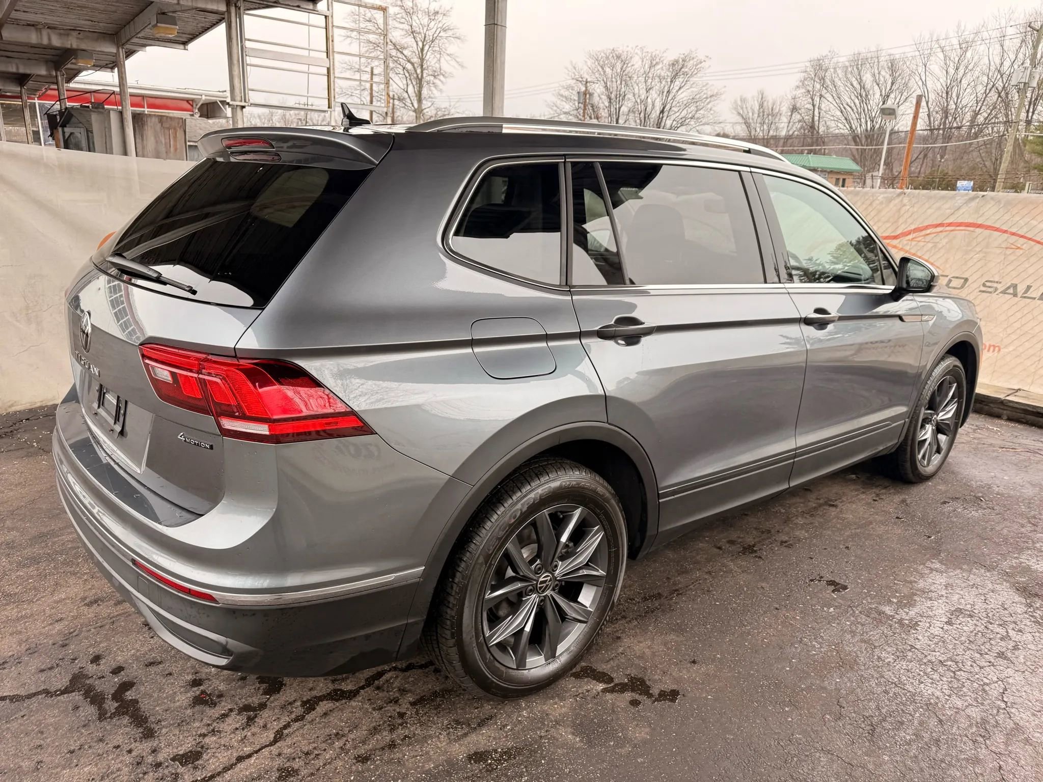 Used 2022 Volkswagen Tiguan SE w/ Panoramic Sunroof Package AWD/4WD image 62