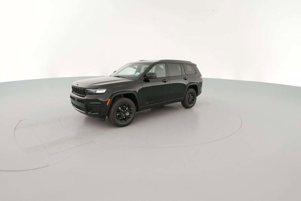 New 2025 Jeep Grand Cherokee L Laredo image 4