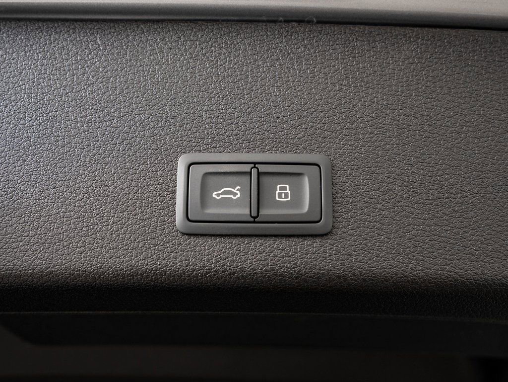 Used 2022 Audi e-tron Premium w/ Convenience Plus Package AWD/4WD image 22
