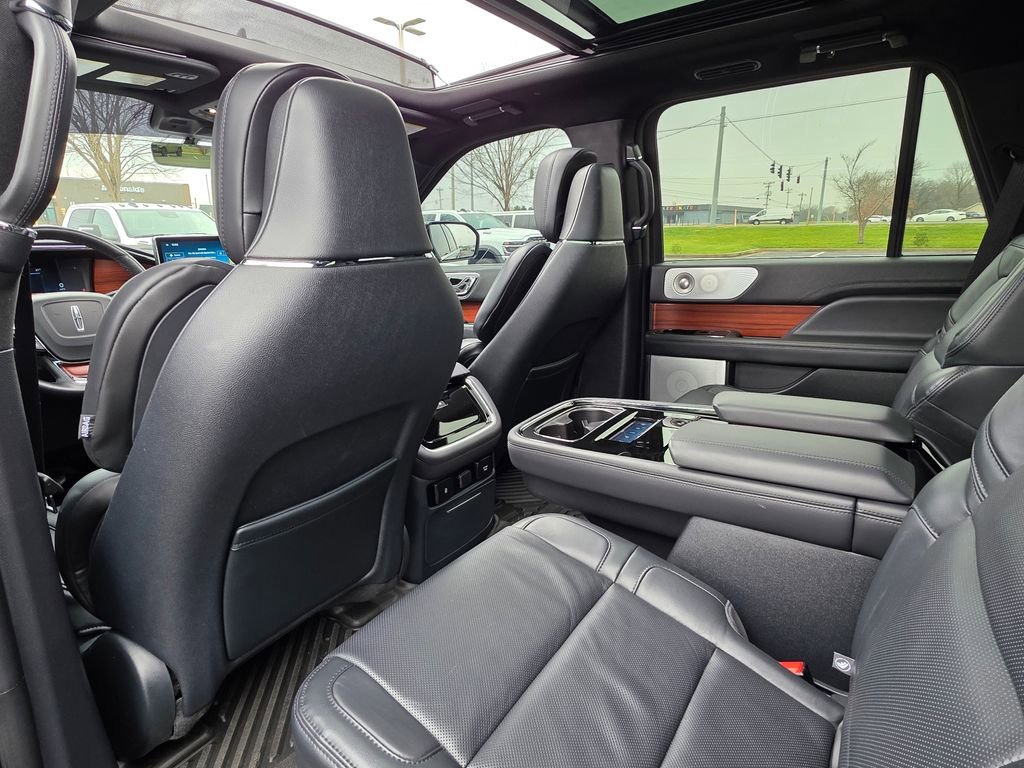 Used 2024 Lincoln Navigator Reserve image 32