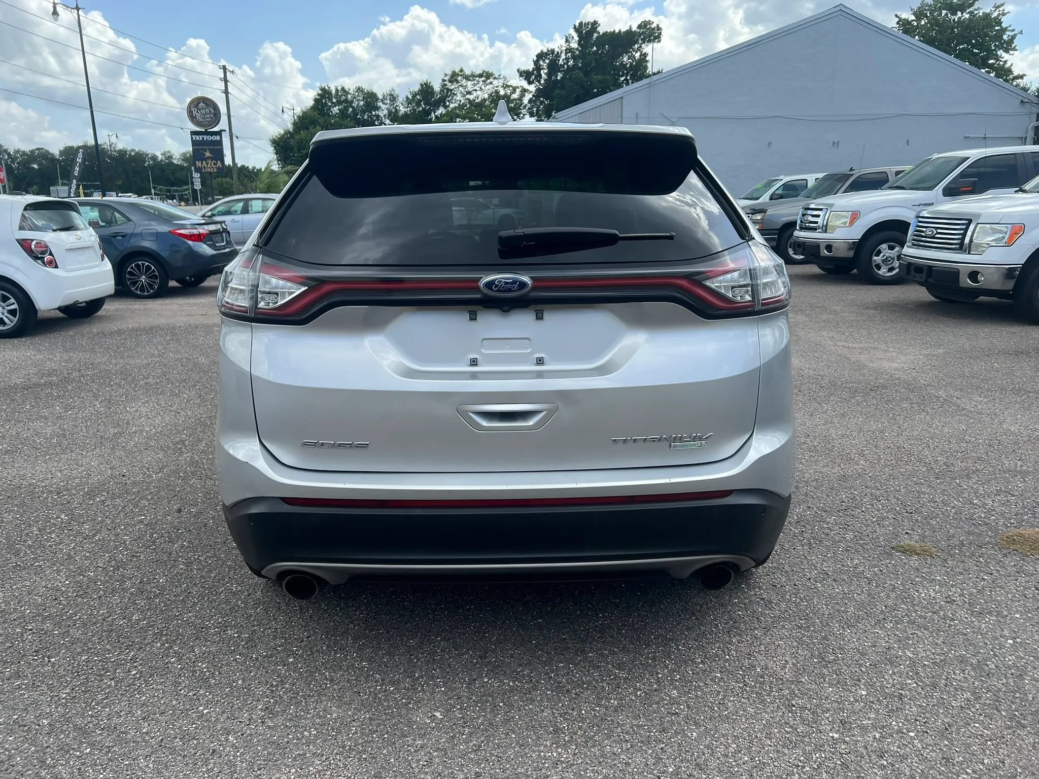Used 2017 Ford Edge Titanium FWD image 4