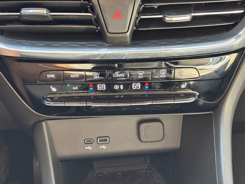 Used 2025 Buick Encore GX Avenir w/ Avenir Technology Package image 22