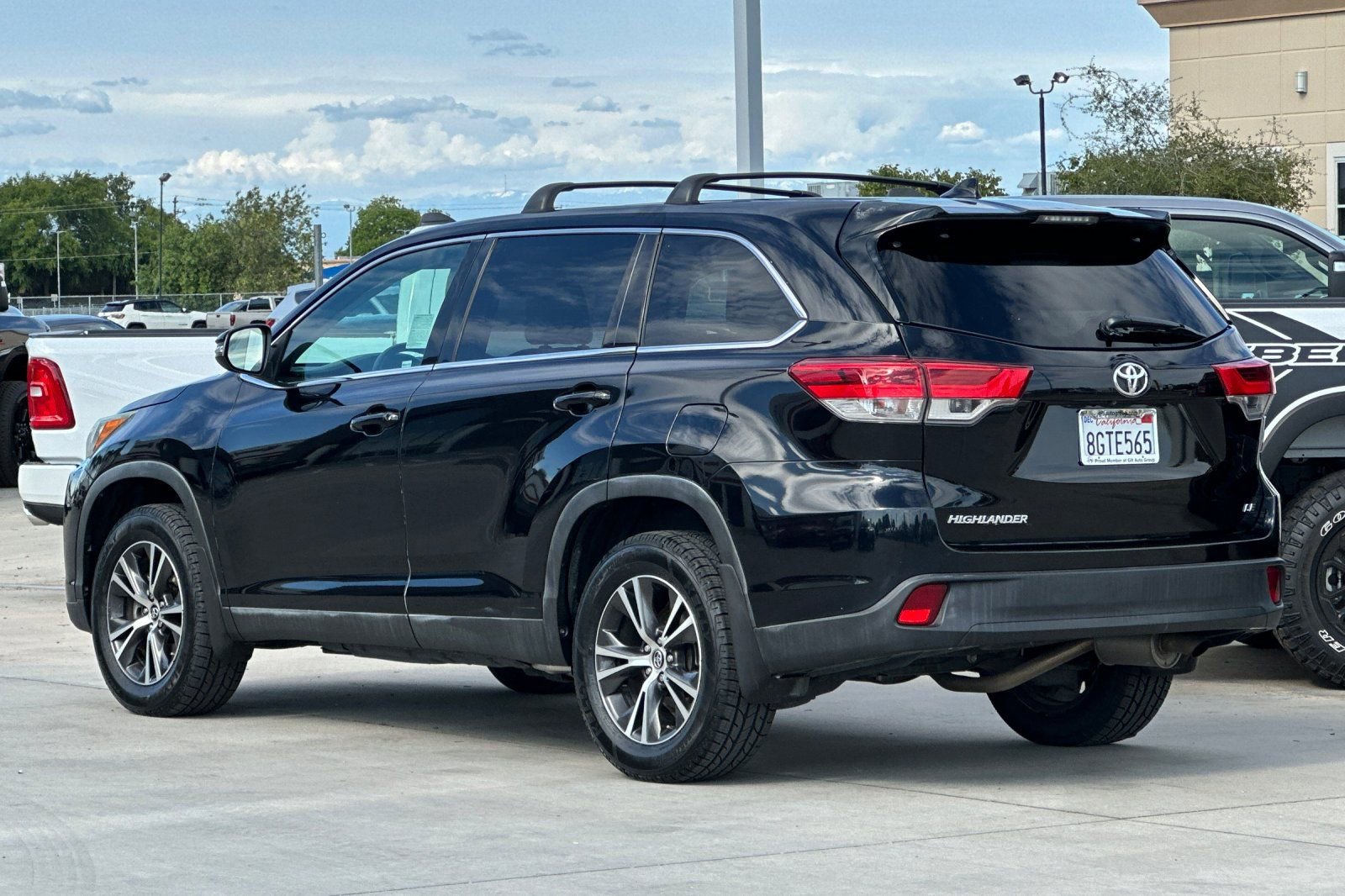Used 2019 Toyota Highlander Plus FWD image 4