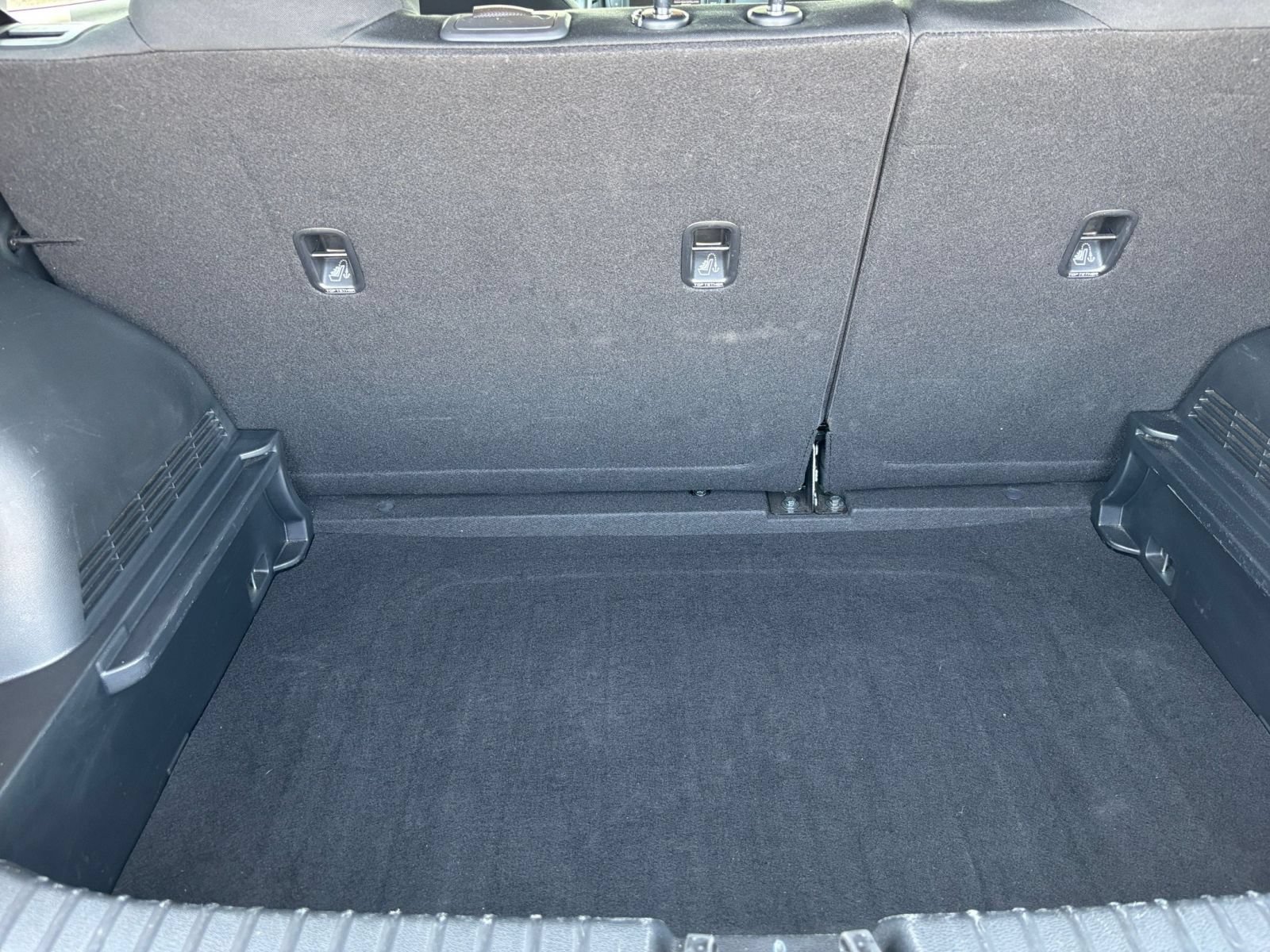 Used 2025 Kia Soul LX w/ LX Technology Package FWD image 24