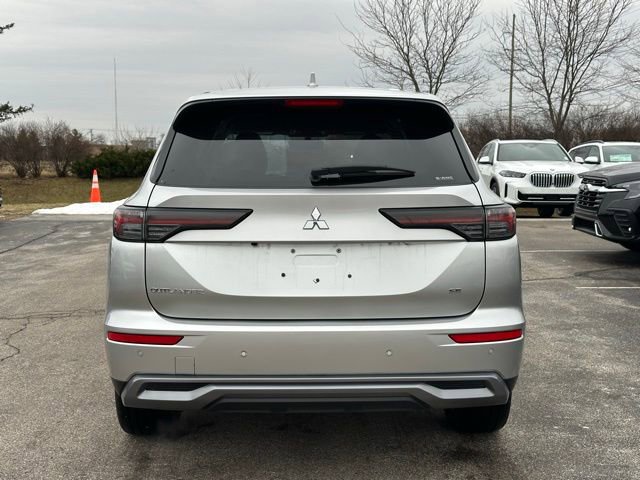 Used 2025 Mitsubishi Outlander SE image 16