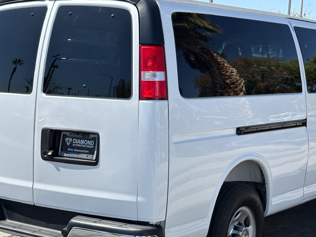 Used 2025 Chevrolet Express 3500 LT w/ LT Preferred Equipment Group RWD image 8