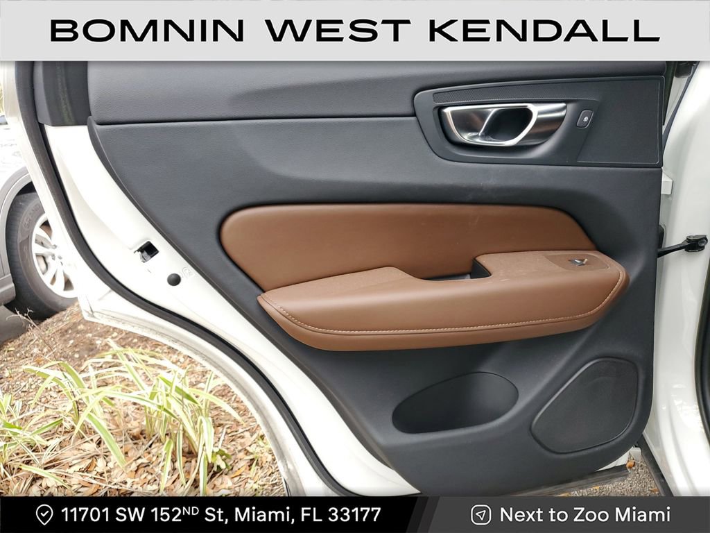 Used 2023 Volvo XC60 T8 Plus image 11