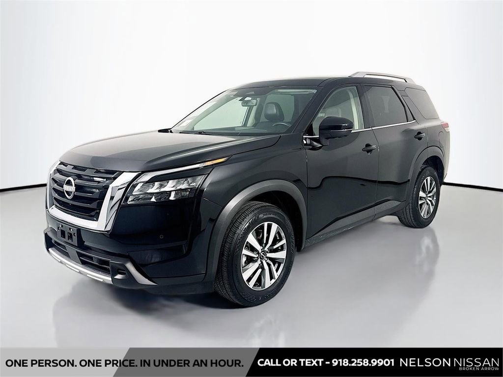 Certified 2025 Nissan Pathfinder SL image 1