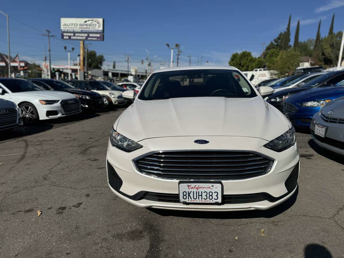Used 2019 Ford Fusion SE image 2
